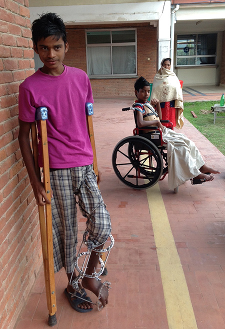 crutches_wheelchair